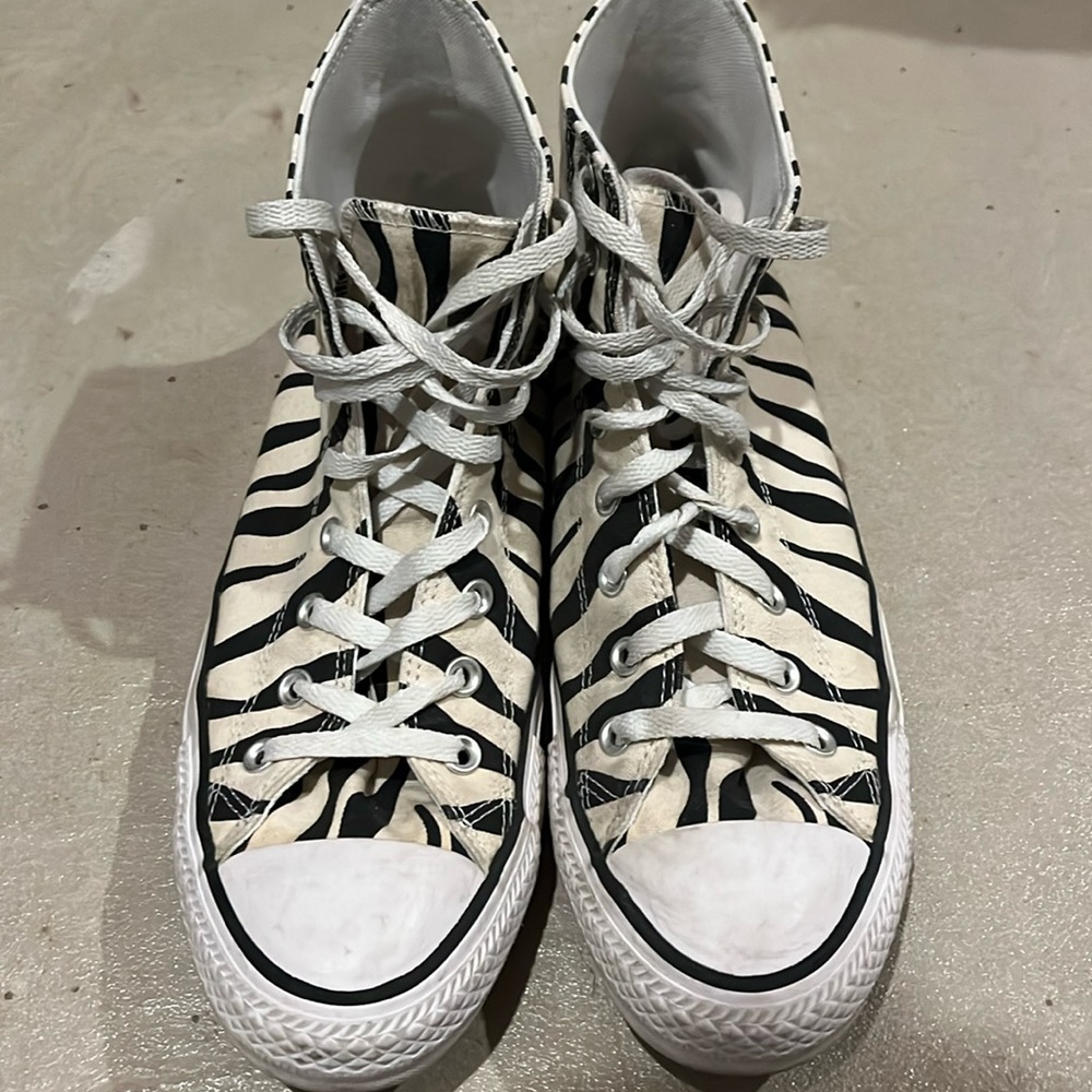 Men’s Zebra Converse Size 11